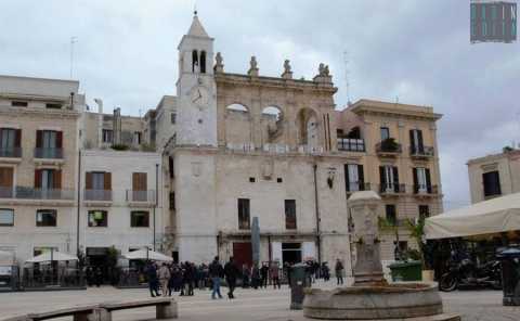 Viaggio all'interno del dimenticato Palazzo del Sedile: veglia su Bari da 550 anni 